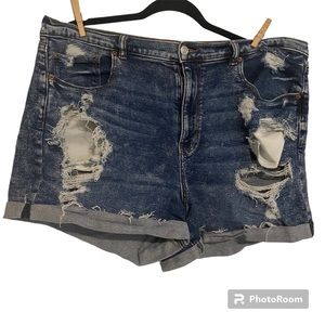 American Eagle Distressed Mom Shorts. Size 18 Stretch.